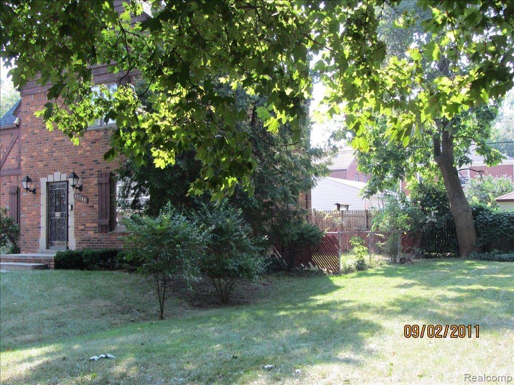 17141 Huntington Road Detroit, MI 48219 - Photo 3 of 13 17141 Huntington Detroit 090211