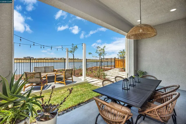 $898,023 | 17429 Bushwick Lane, Lathrop, CA 95330