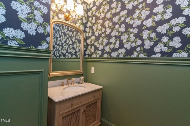 a view of entryway with window and workspace