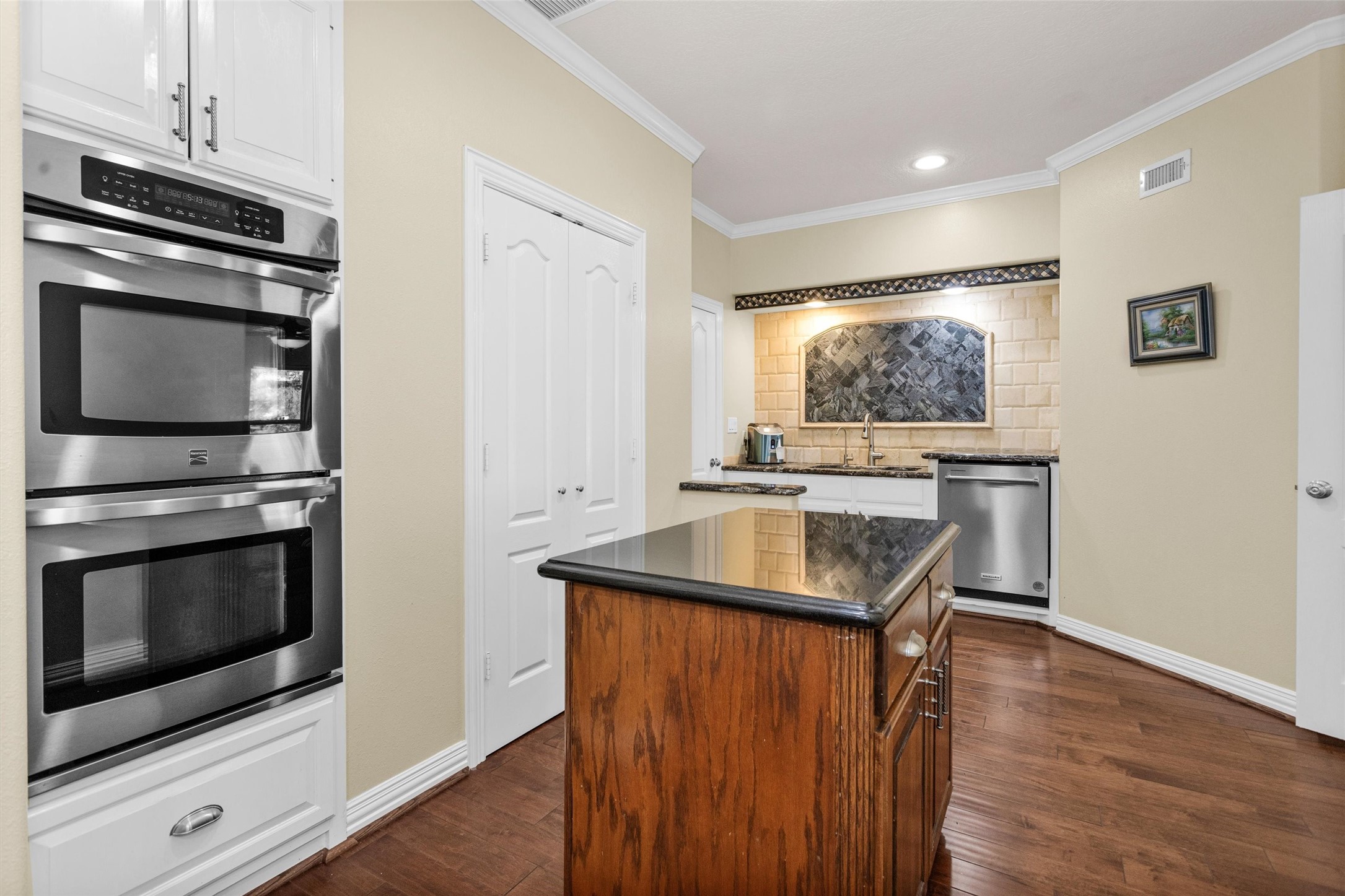 1502 Wimbledon Drive Huntsville, TX 77340 - Photo 18 of 49