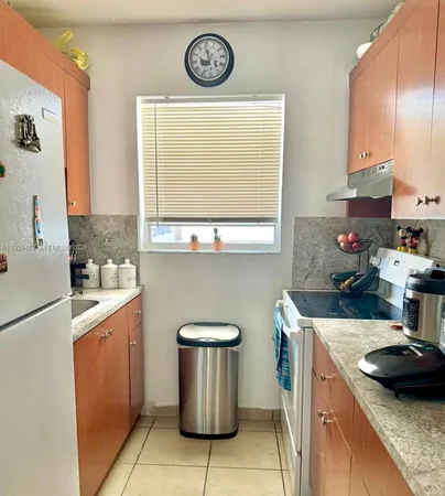 $2,100 | 1355 West 44th Place, Unit 215, Hialeah, FL 33012