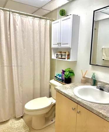 $2,100 | 1355 West 44th Place, Unit 215, Hialeah, FL 33012