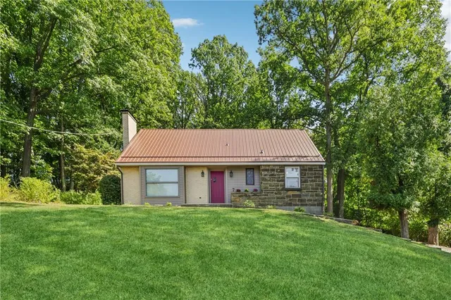 $250,000 | 3316 Leechburg Road, New Kensington, PA 15068