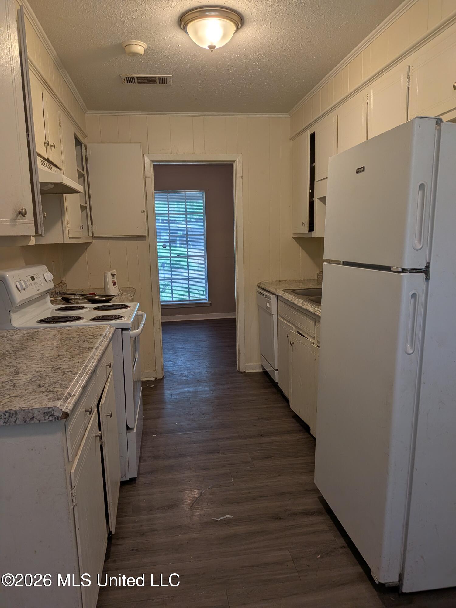 2386 Breckinridge Road Jackson, MS 39204 - Photo 5 of 14 walkthrough-photo-5 (5)