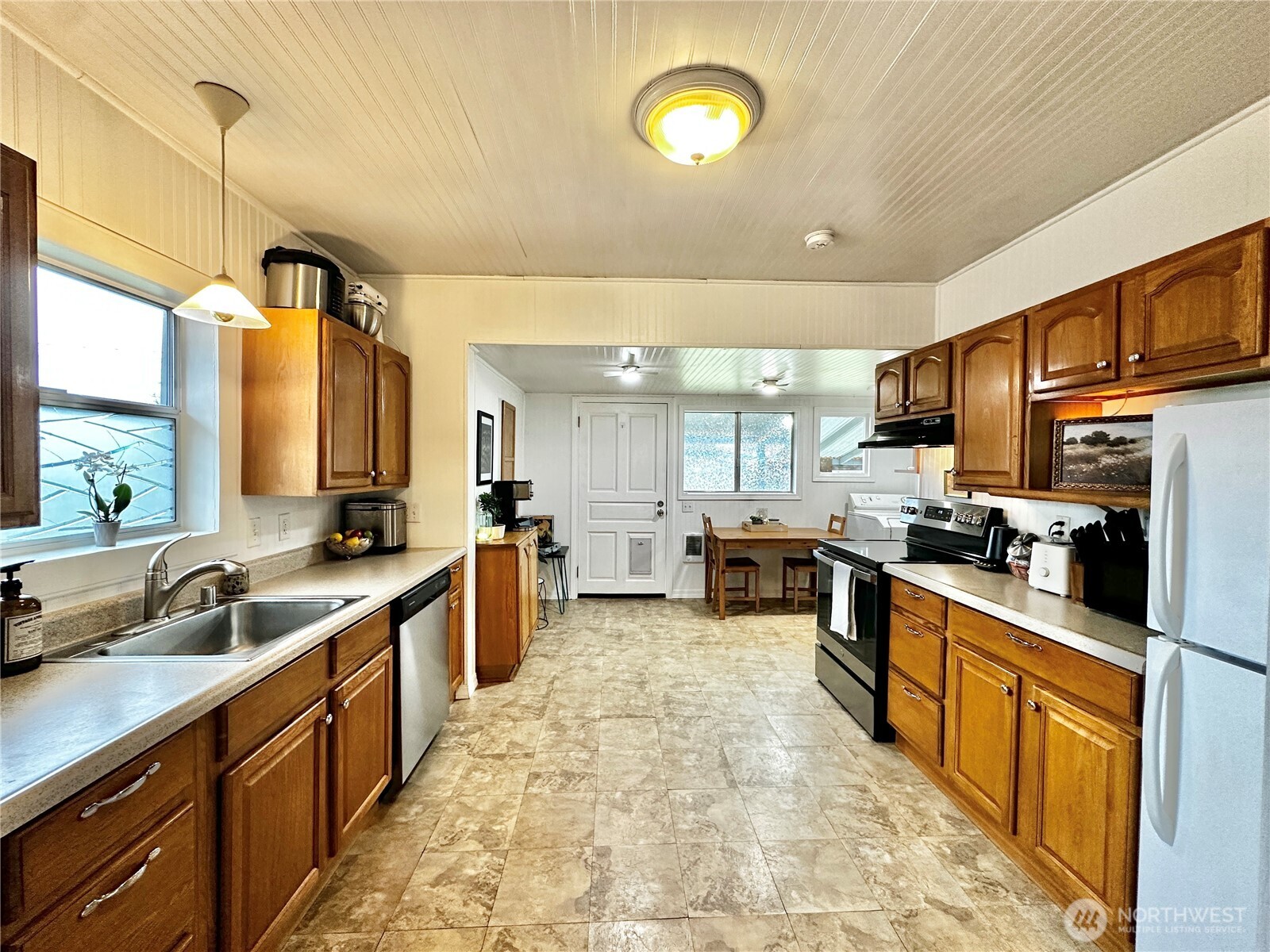 303 South Buckner Street Centralia, WA 98531 - Photo 12 of 33 a large kitchen with stainless steel appliances lots of counter space and a sink