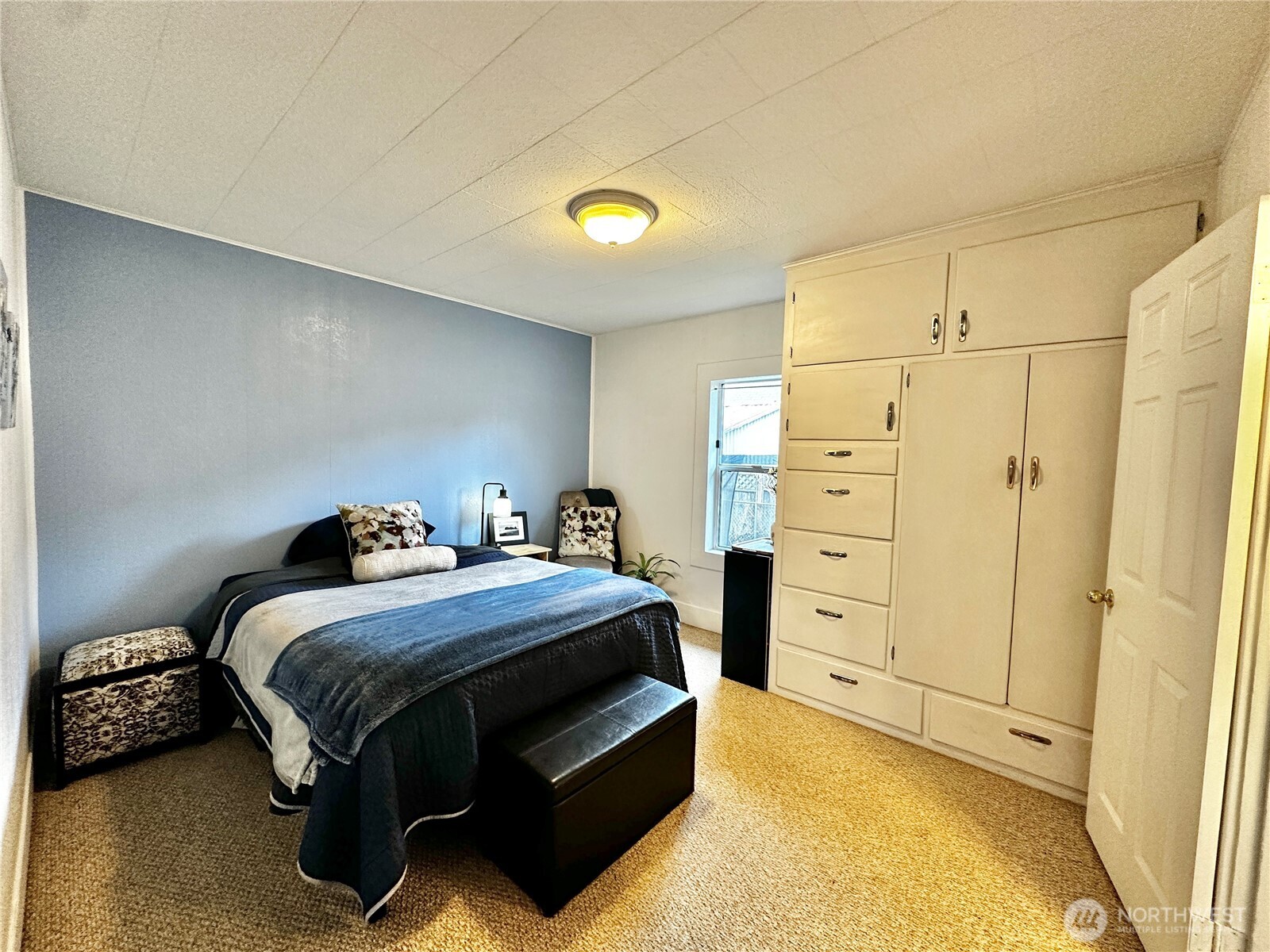 303 South Buckner Street Centralia, WA 98531 - Photo 19 of 33 a bedroom with a bed and cabinets