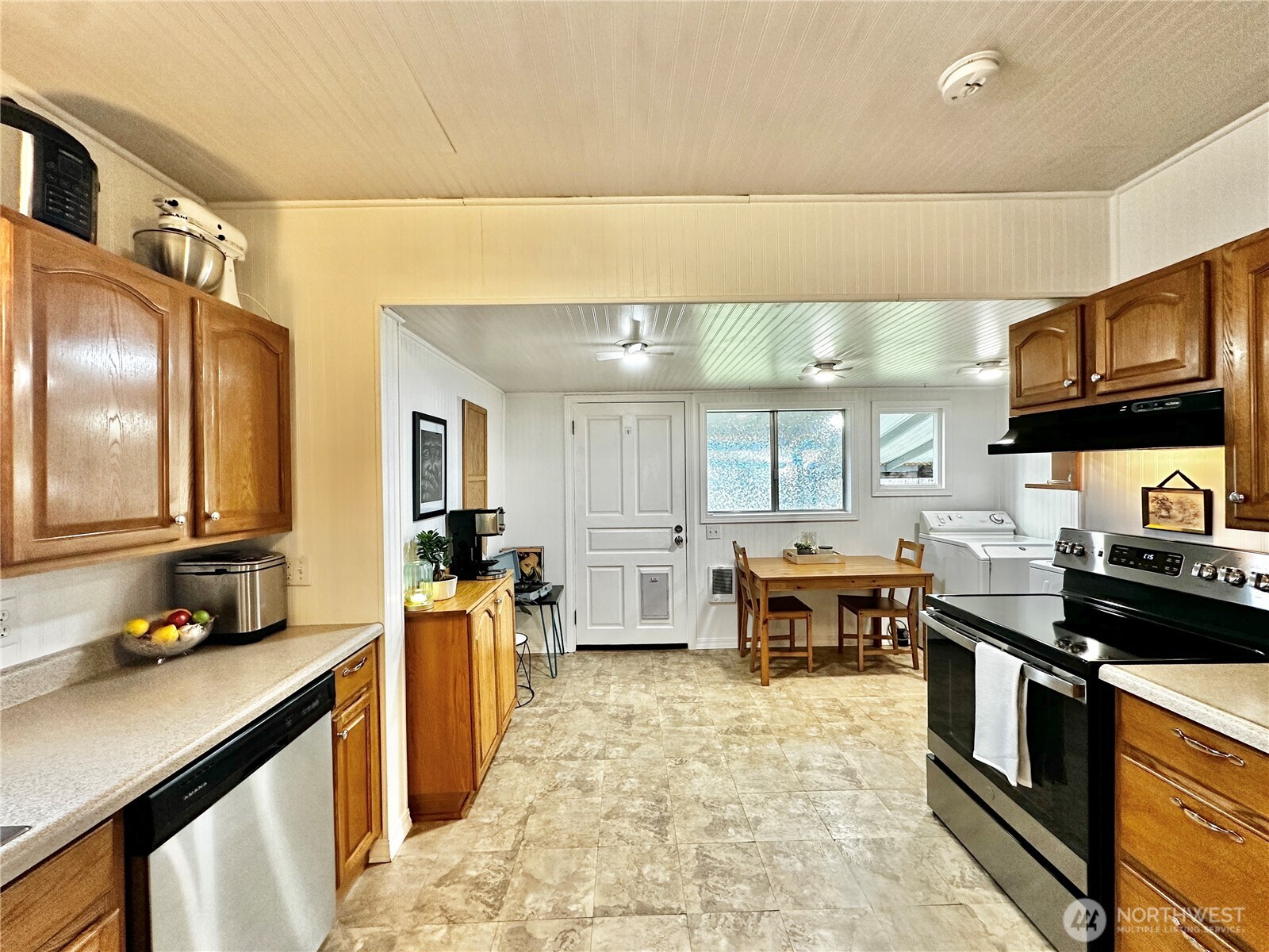 303 South Buckner Street Centralia, WA 98531 - Photo 27 of 33 a kitchen with stainless steel appliances a stove a sink a oven and a refrigerator