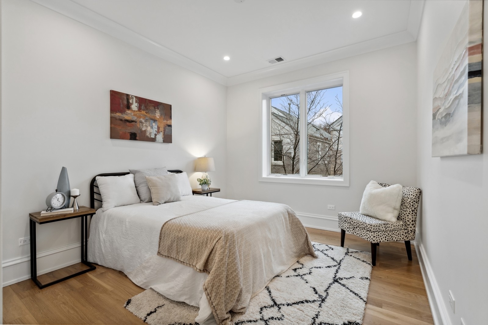 1511 West Byron Street, Unit 2 Chicago, IL 60613 - Photo 14 of 21 a bedroom with a large bed and a window
