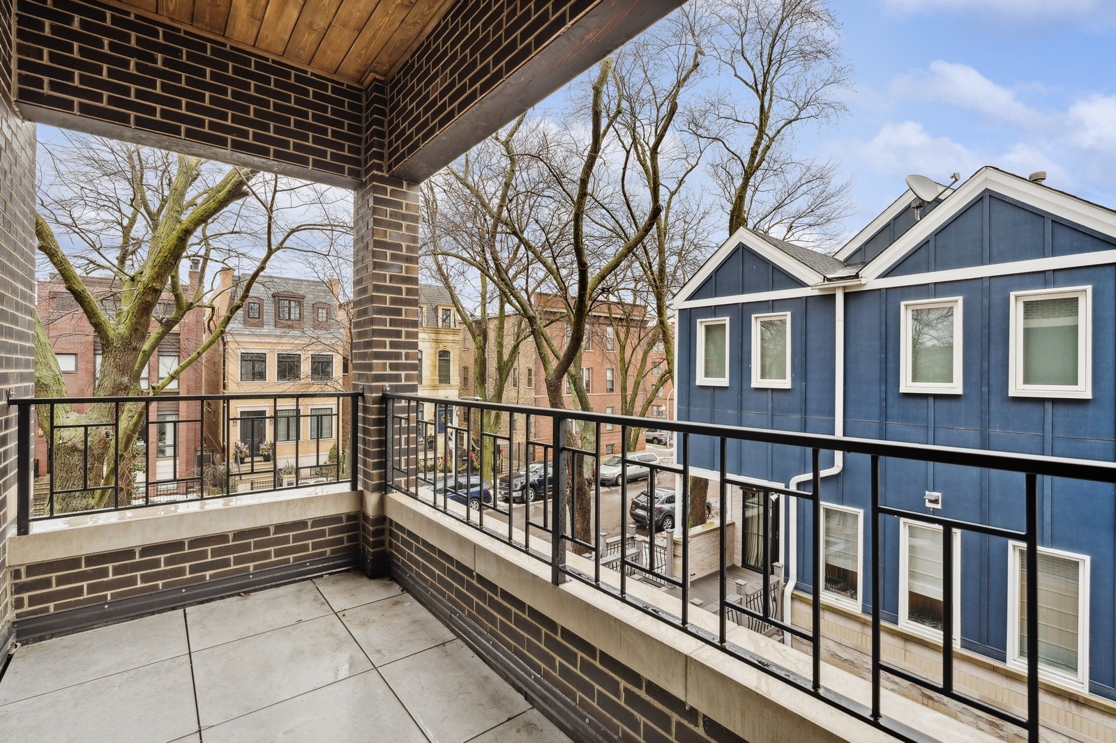 1511 West Byron Street, Unit 2 Chicago, IL 60613 - Photo 18 of 21 a view of a house with a window