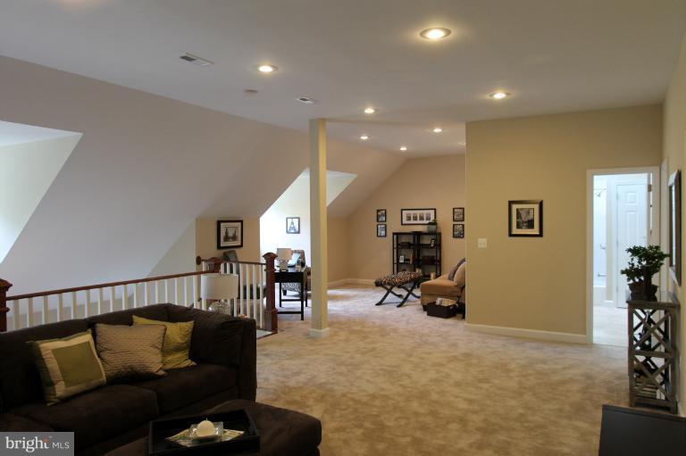 2012 Leonard Road Falls Church, VA 22043 - Photo 8 of 30 Family Room