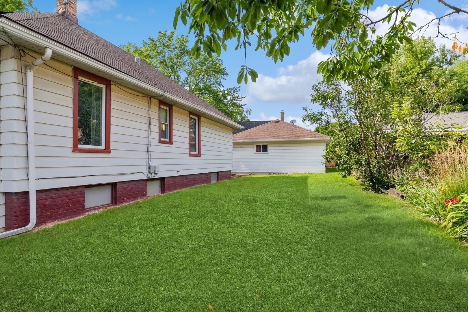 320 Prairie Avenue Highwood, IL 60040 - Photo 11 of 14 a view of house with a backyard