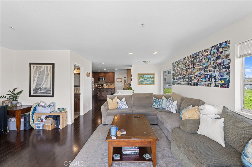 121 La Ronda San Clemente, CA 92672 - Photo 15 of 75 A Living Area