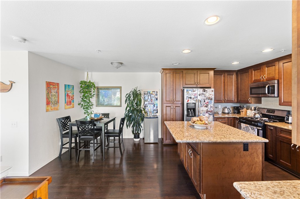 121 La Ronda San Clemente, CA 92672 - Photo 8 of 75 A Kitchen