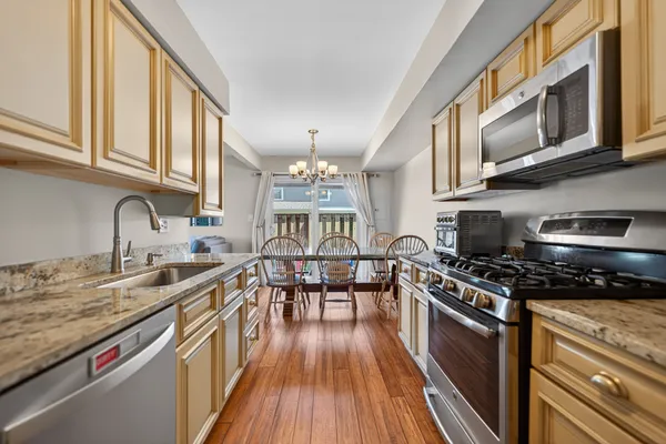 $300,000 | 3-s082 Timber Drive, Unit 7B, Warrenville, IL 60555