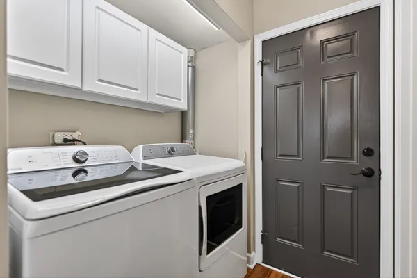 $300,000 | 3-s082 Timber Drive, Unit 7B, Warrenville, IL 60555
