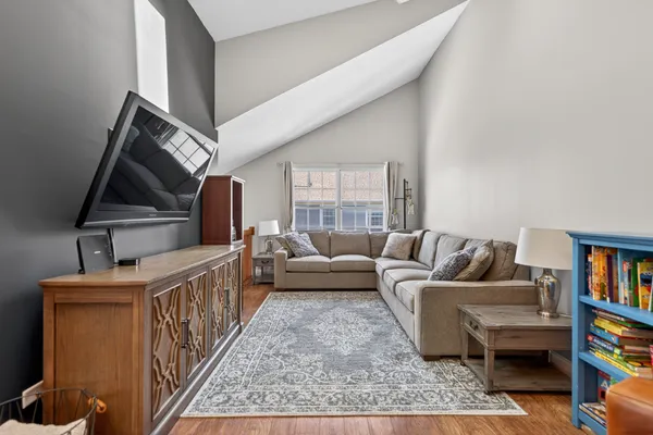 $300,000 | 3-s082 Timber Drive, Unit 7B, Warrenville, IL 60555