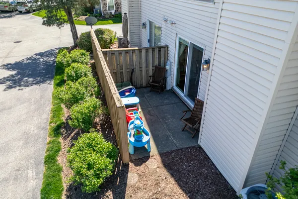 $300,000 | 3-s082 Timber Drive, Unit 7B, Warrenville, IL 60555