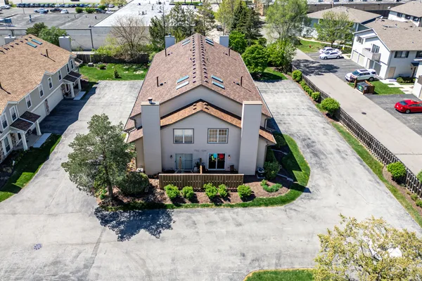$300,000 | 3-s082 Timber Drive, Unit 7B, Warrenville, IL 60555
