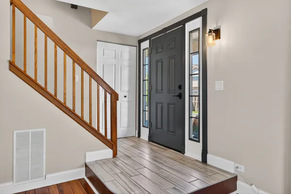 $300,000 | 3-s082 Timber Drive, Unit 7B, Warrenville, IL 60555