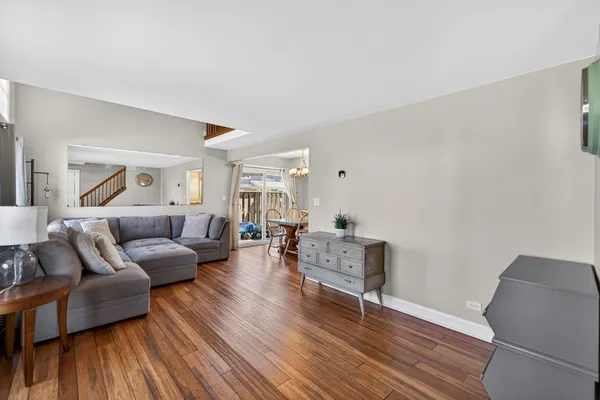 $300,000 | 3-s082 Timber Drive, Unit 7B, Warrenville, IL 60555