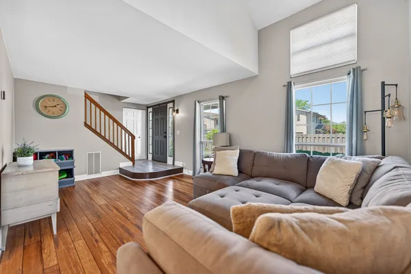 $300,000 | 3-s082 Timber Drive, Unit 7B, Warrenville, IL 60555
