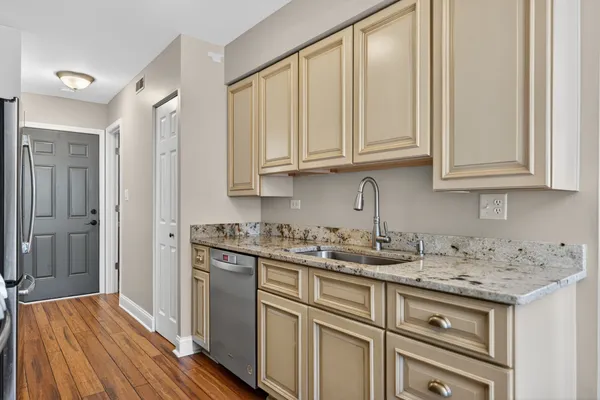 $300,000 | 3-s082 Timber Drive, Unit 7B, Warrenville, IL 60555
