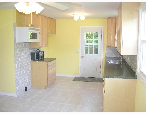 30 Old Pine Road Narragansett, RI 02882 - Photo 3 of 8 Kitchen.