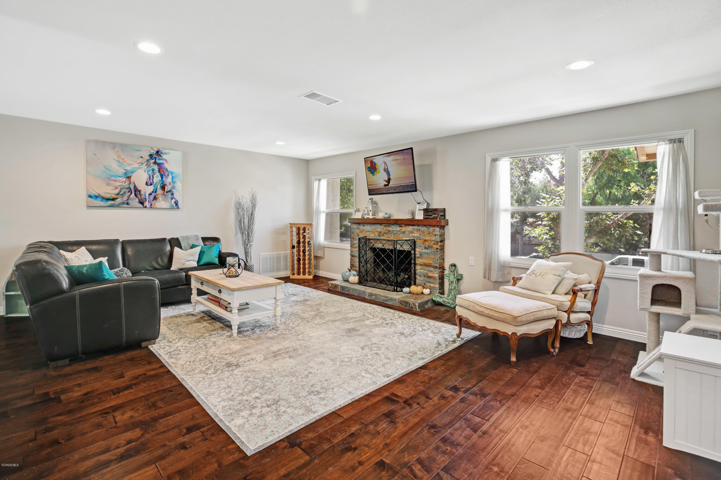 1039 Nonchalant Drive Simi Valley, CA 93065 - Photo 2 of 28 2