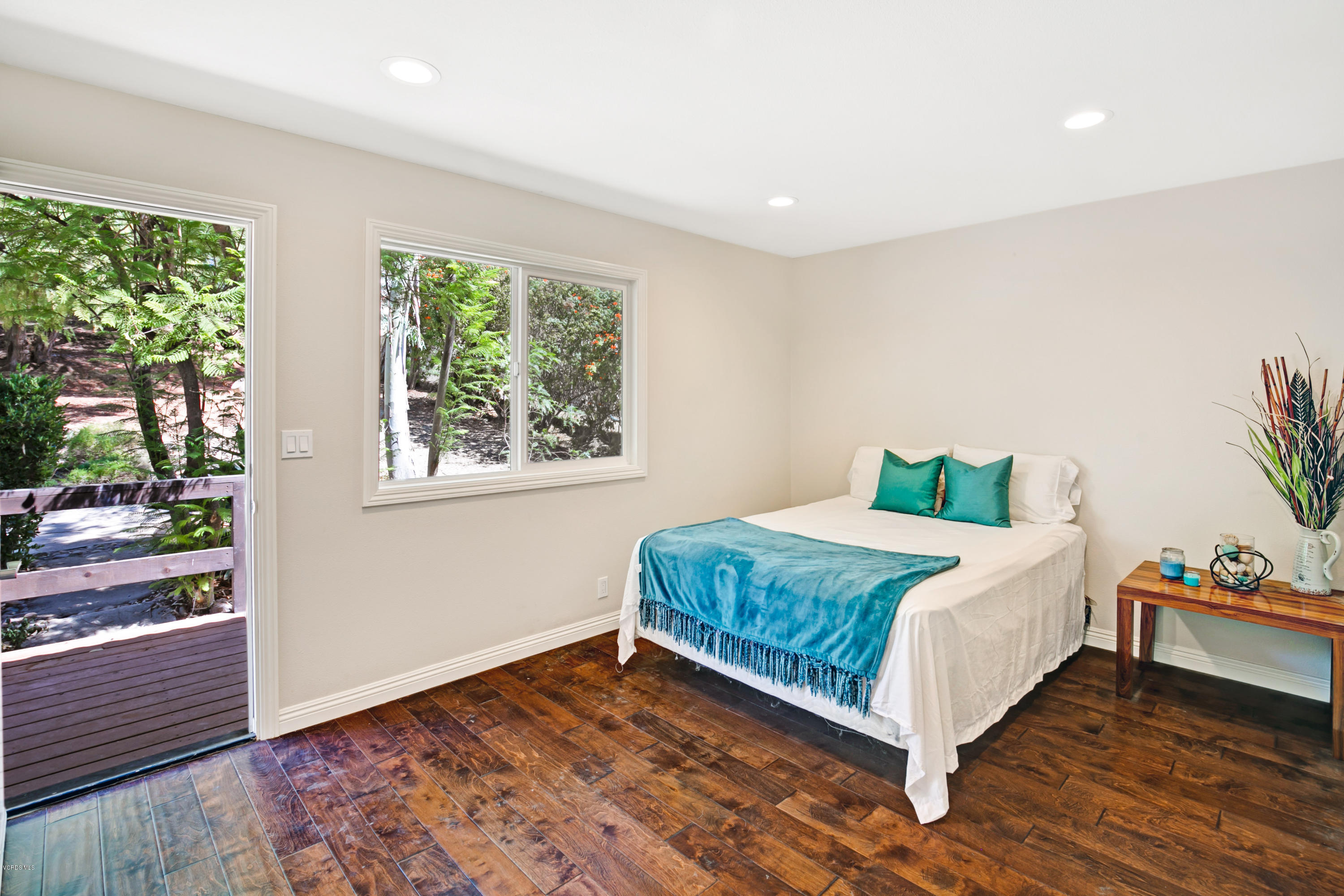 1039 Nonchalant Drive Simi Valley, CA 93065 - Photo 16 of 28 14