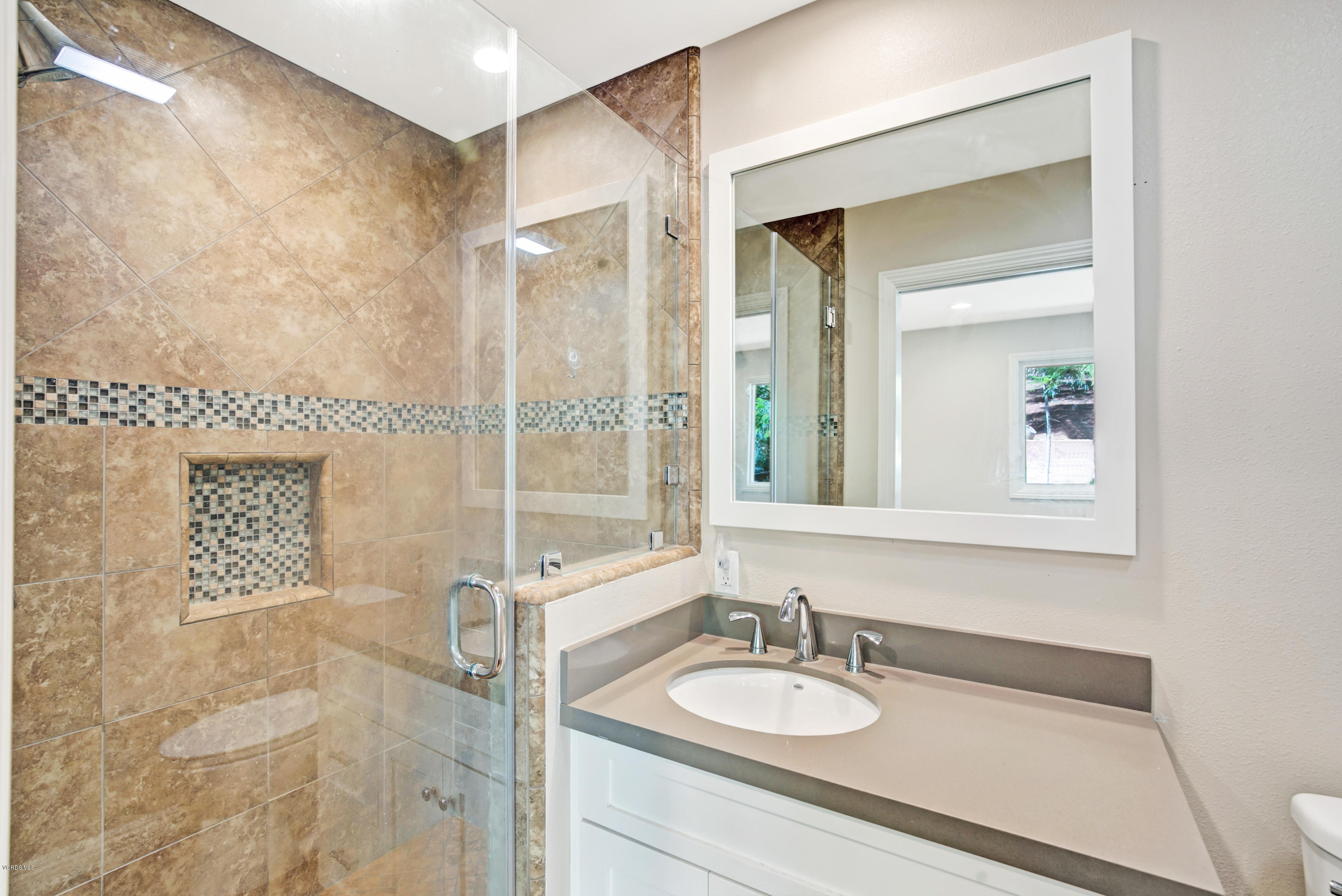 1039 Nonchalant Drive Simi Valley, CA 93065 - Photo 17 of 28 15