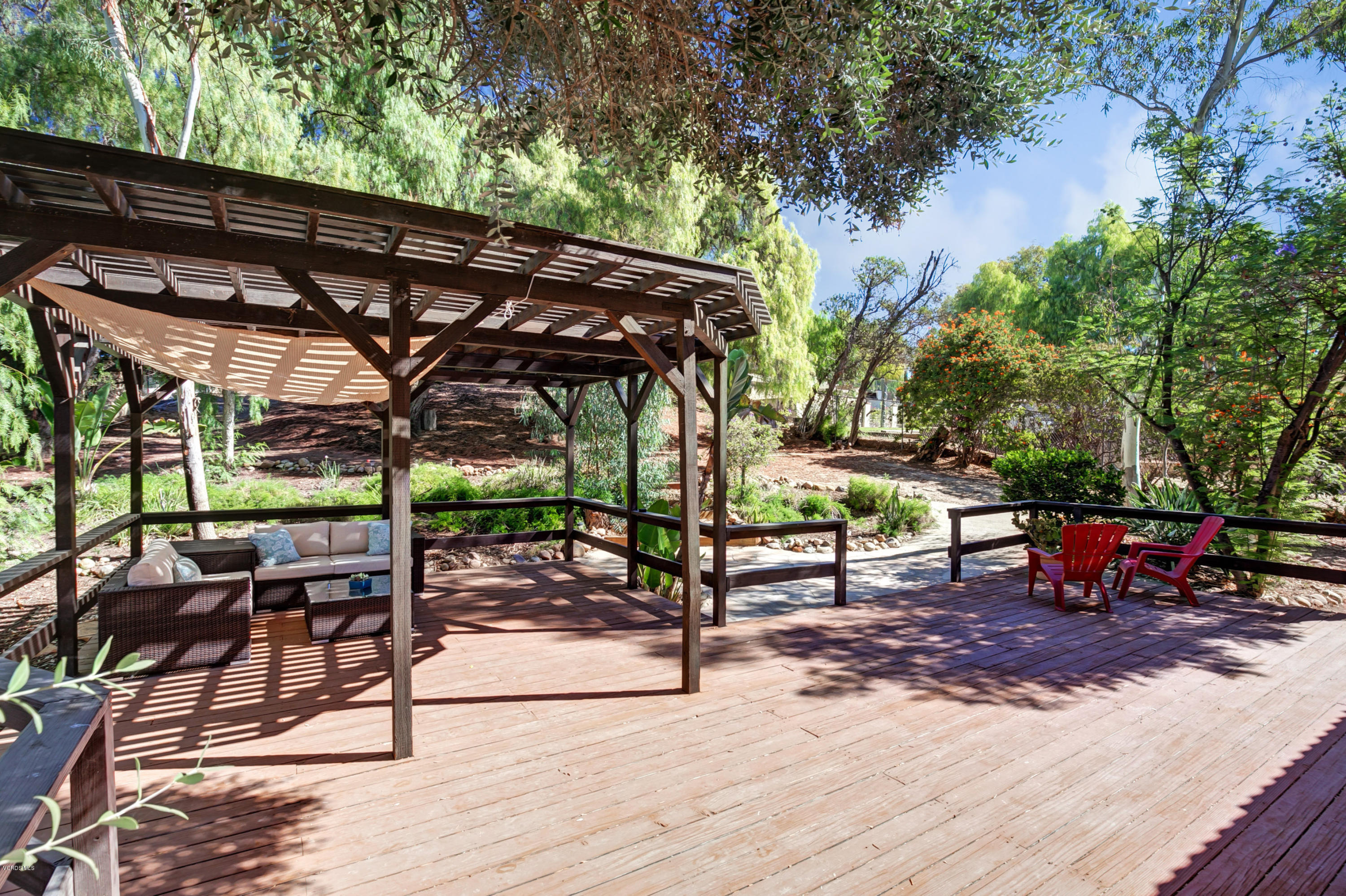 1039 Nonchalant Drive Simi Valley, CA 93065 - Photo 18 of 28 16