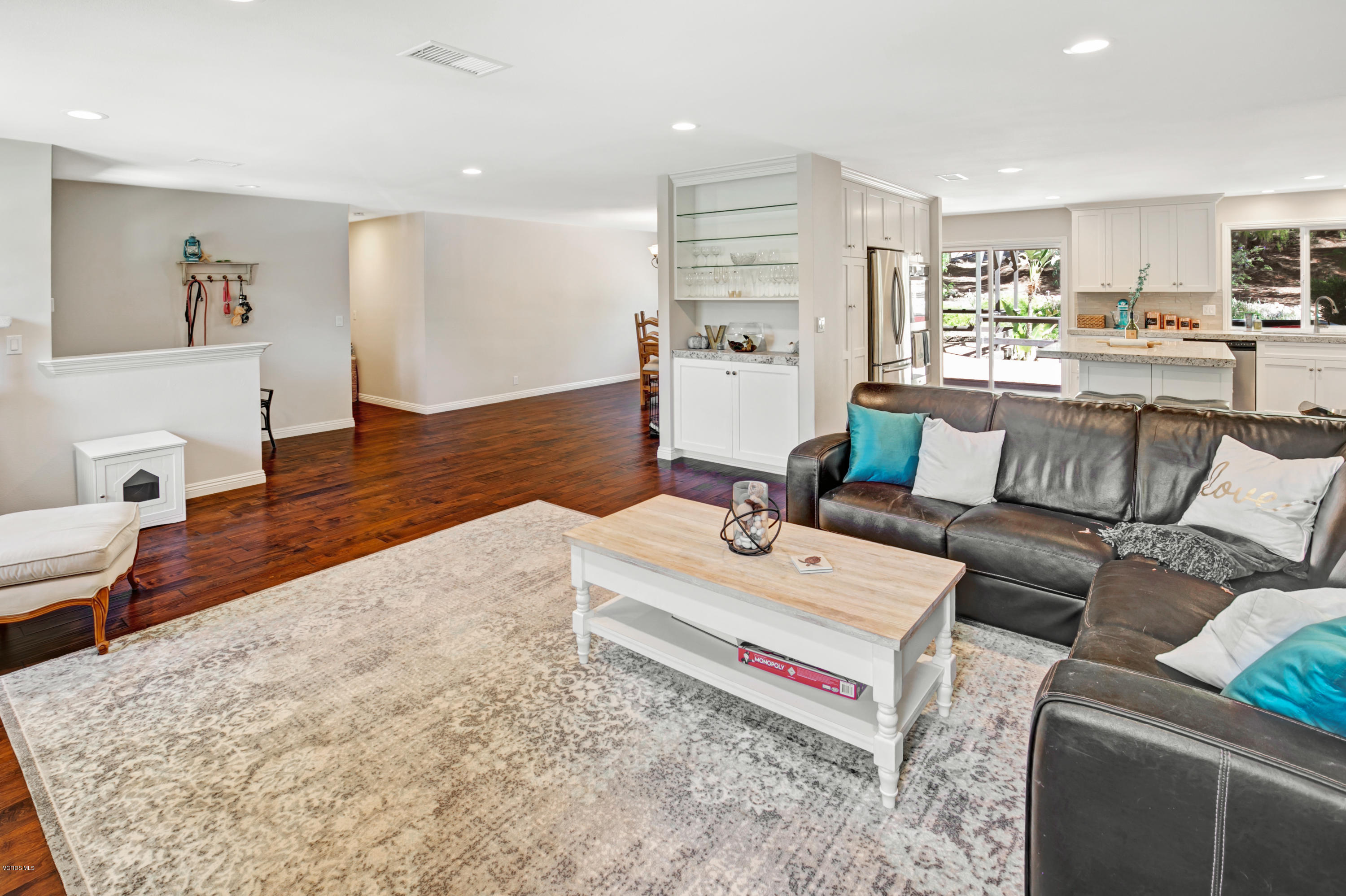 1039 Nonchalant Drive Simi Valley, CA 93065 - Photo 3 of 28 3