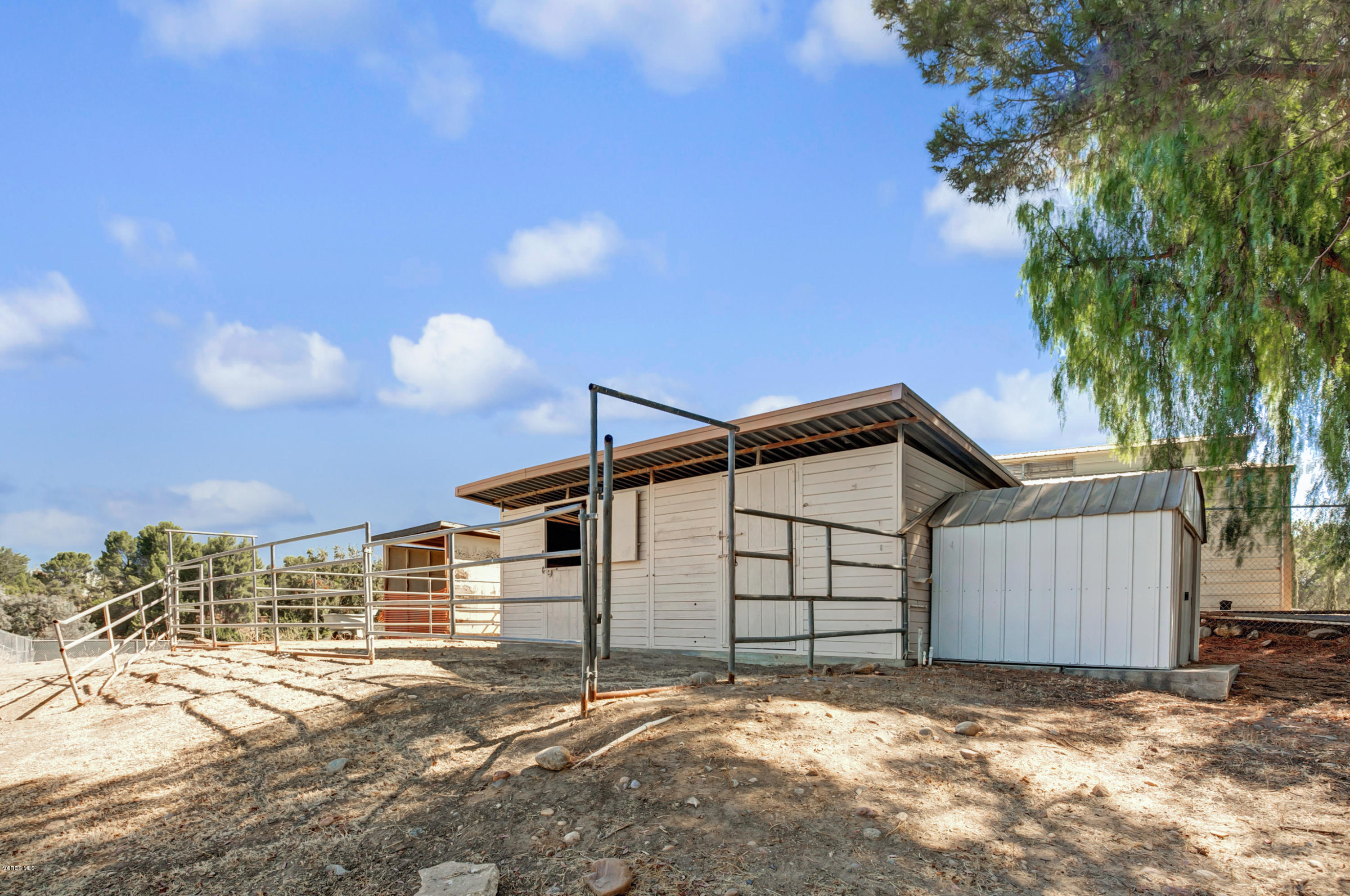 1039 Nonchalant Drive Simi Valley, CA 93065 - Photo 23 of 28 21