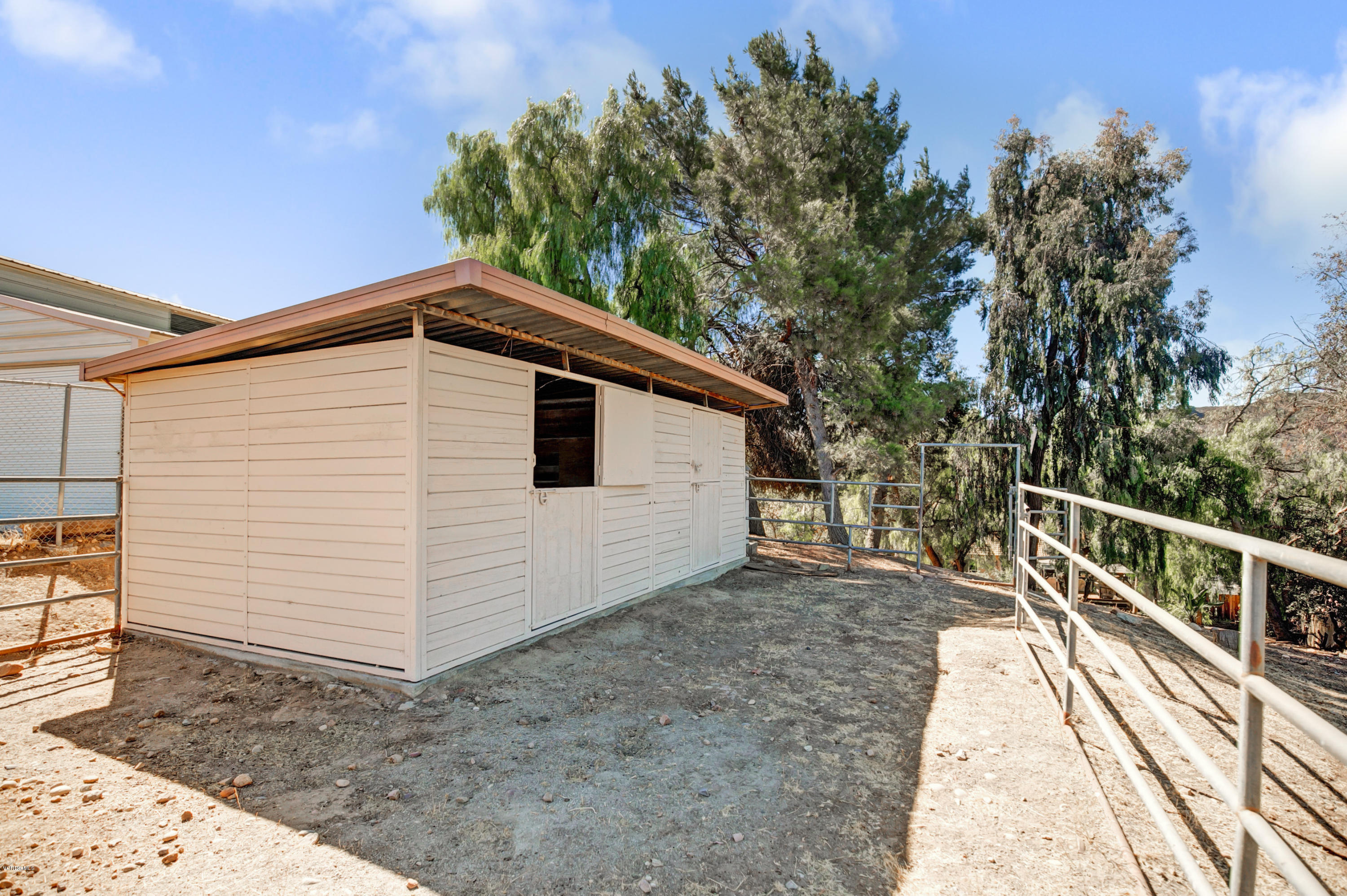 1039 Nonchalant Drive Simi Valley, CA 93065 - Photo 24 of 28 24