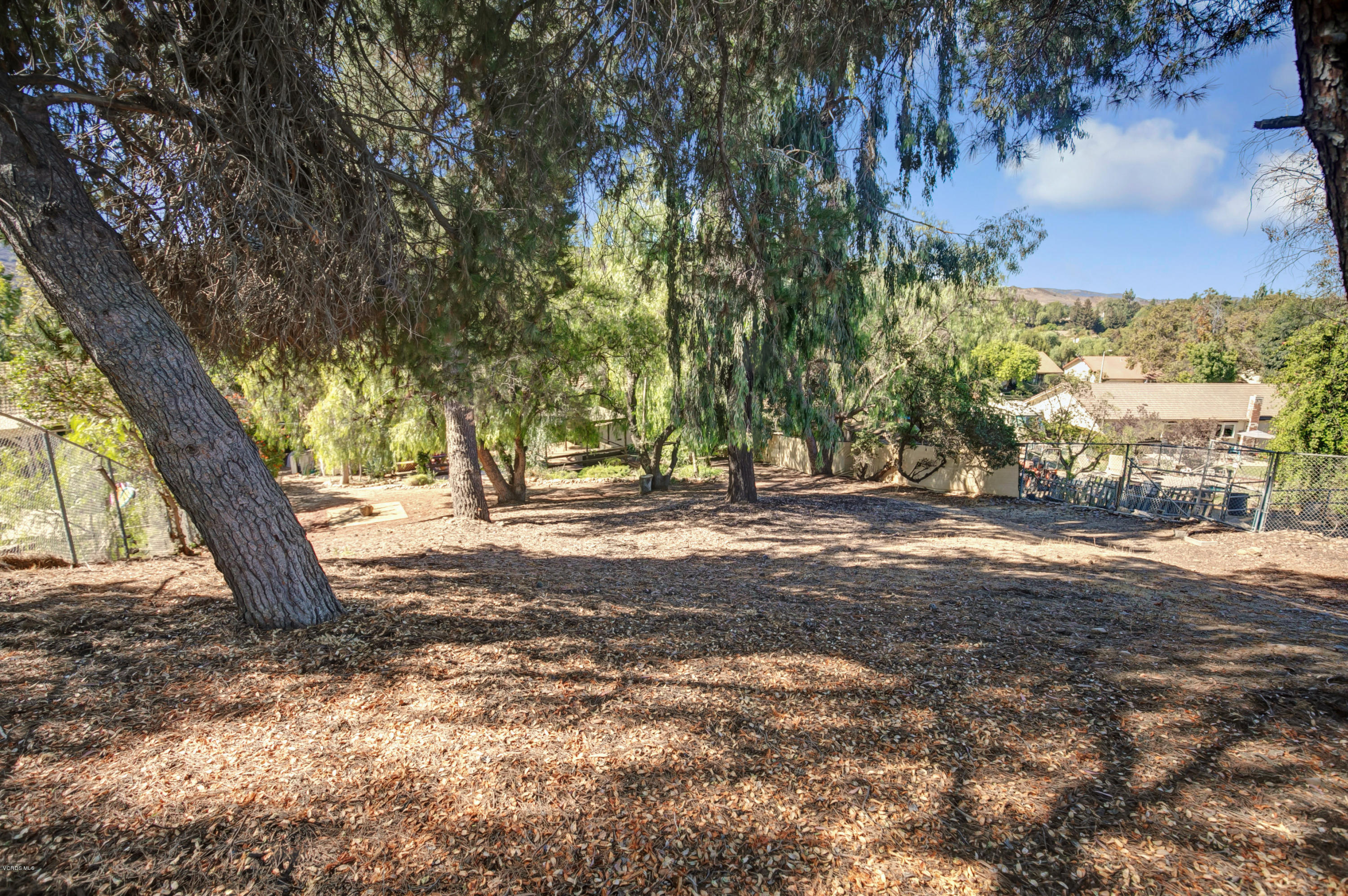 1039 Nonchalant Drive Simi Valley, CA 93065 - Photo 25 of 28 25