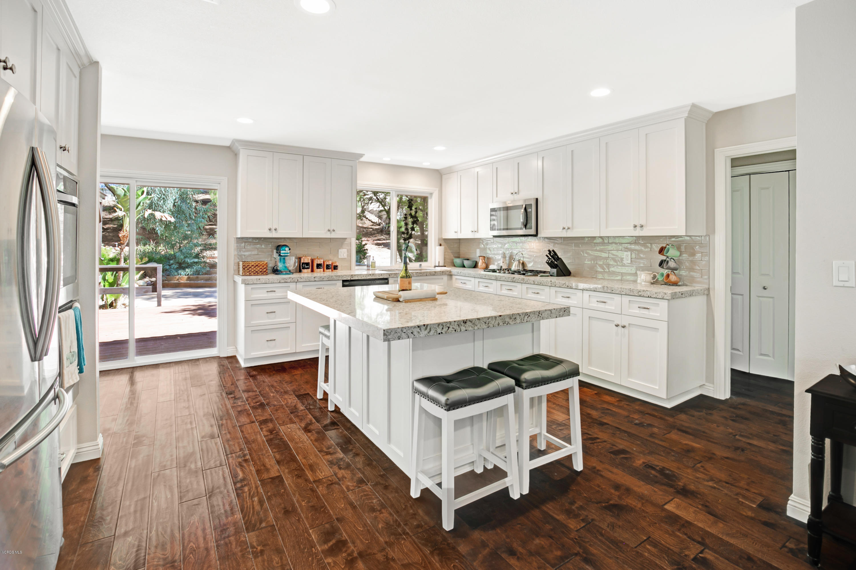 1039 Nonchalant Drive Simi Valley, CA 93065 - Photo 4 of 28 3 (2)