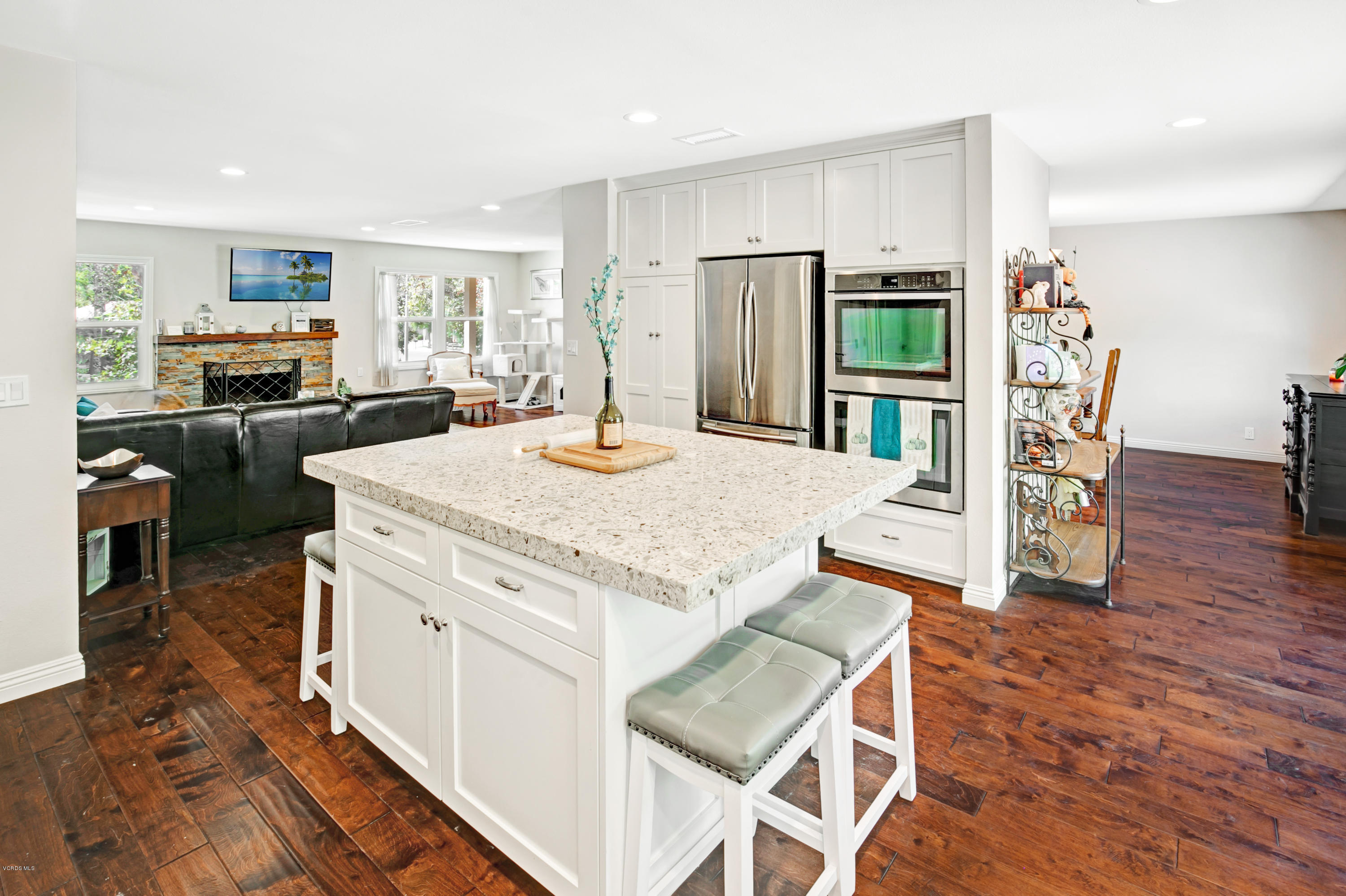 1039 Nonchalant Drive Simi Valley, CA 93065 - Photo 8 of 28 6