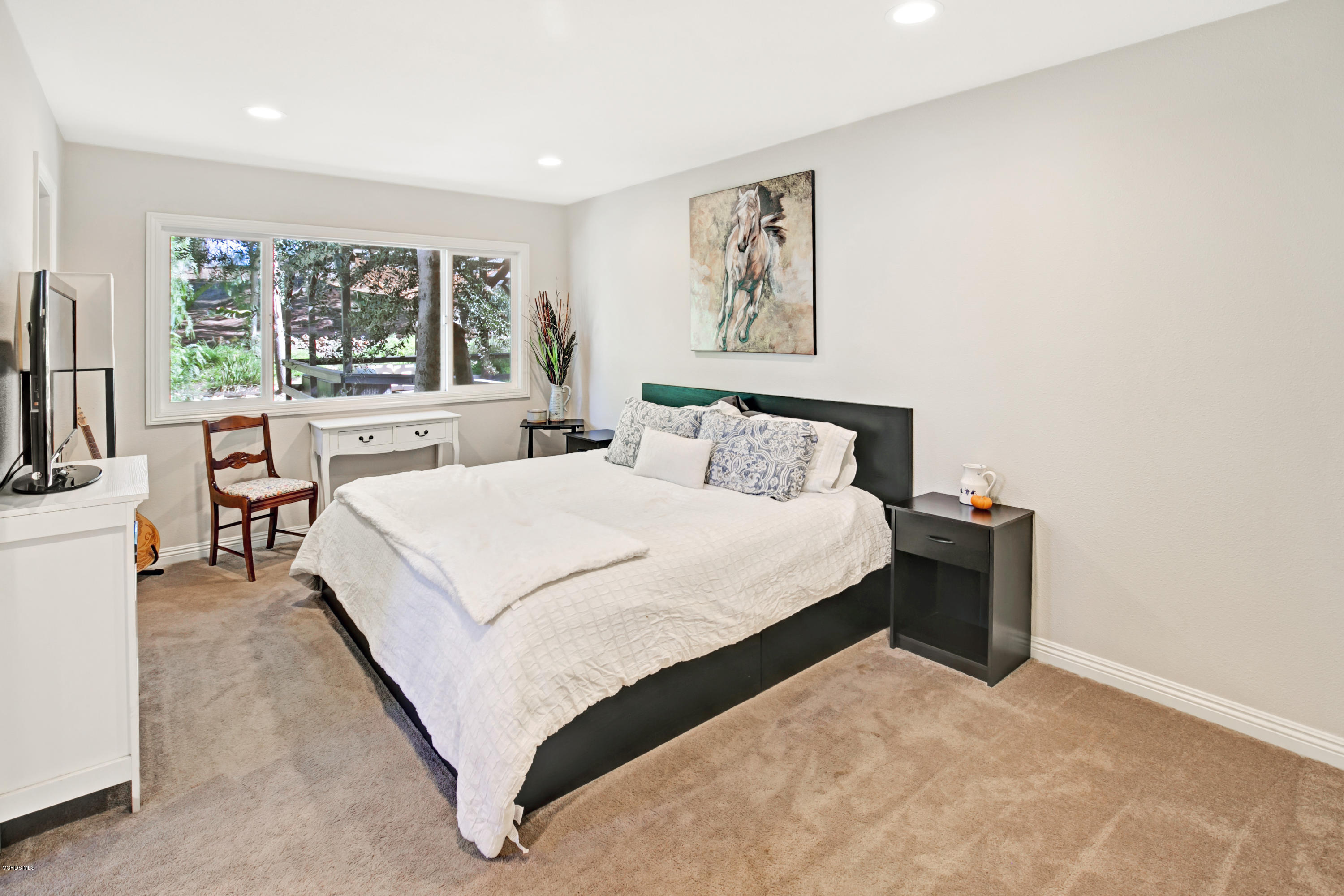 1039 Nonchalant Drive Simi Valley, CA 93065 - Photo 10 of 28 8