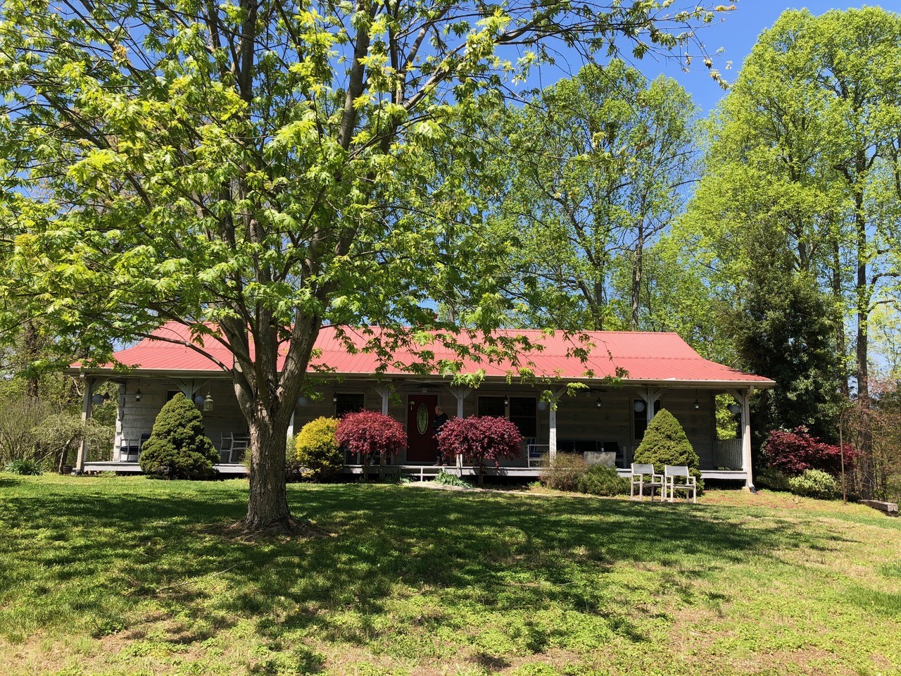 455 South Ray Road Portland, TN 37148 - Photo 1 of 30 a front view of a house with garden