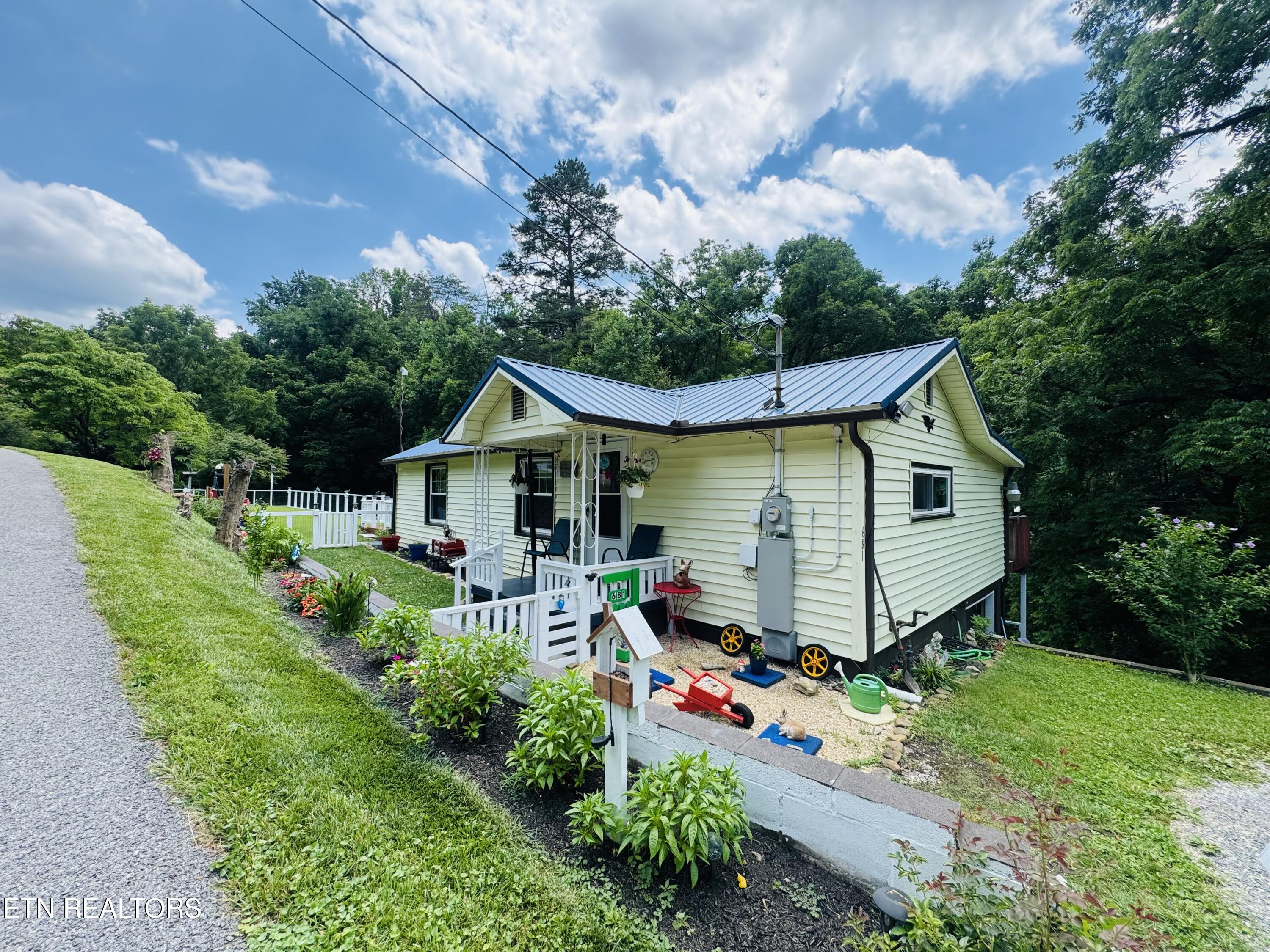 681 Island Cove Road Rocky Top, TN 37769 - Photo 5 of 47 IMG_5619