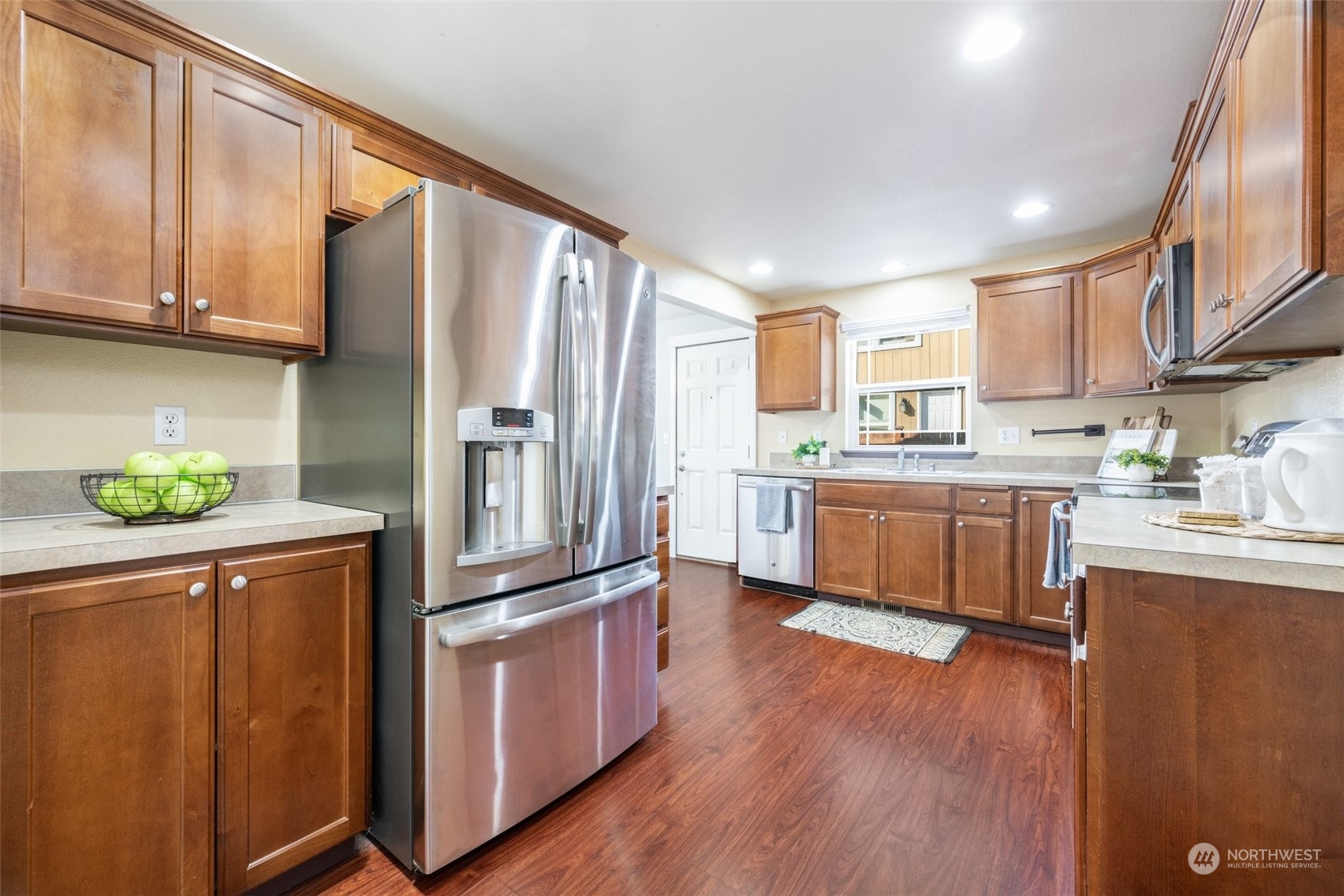 20122 Shamon Court Southwest Centralia, WA 98531 - Photo 12 of 40 a kitchen with stainless steel appliances a refrigerator sink and cabinets