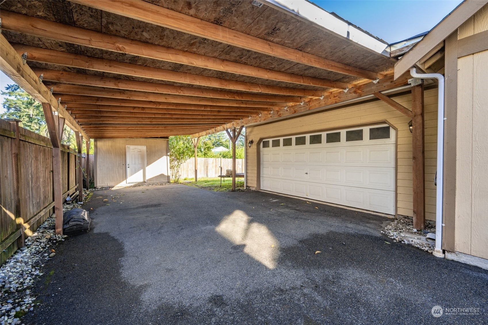 20122 Shamon Court Southwest Centralia, WA 98531 - Photo 39 of 40 a view of a garage