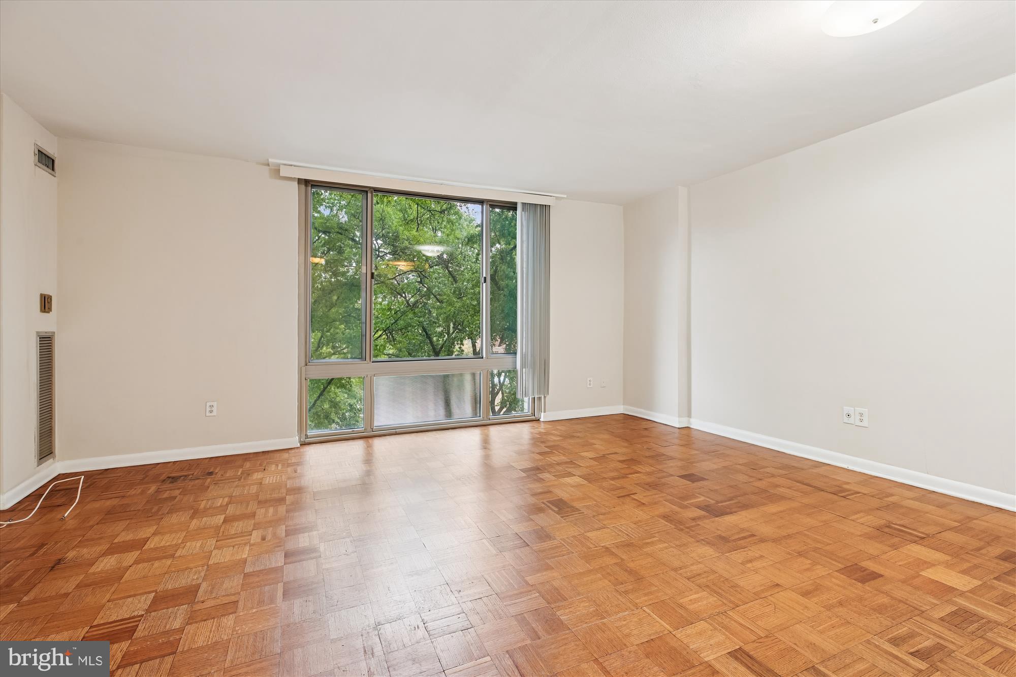 950 25th Street Northwest, Unit 709N Washington, DC 20037 - Photo 12 of 49 a view of an empty room with a window