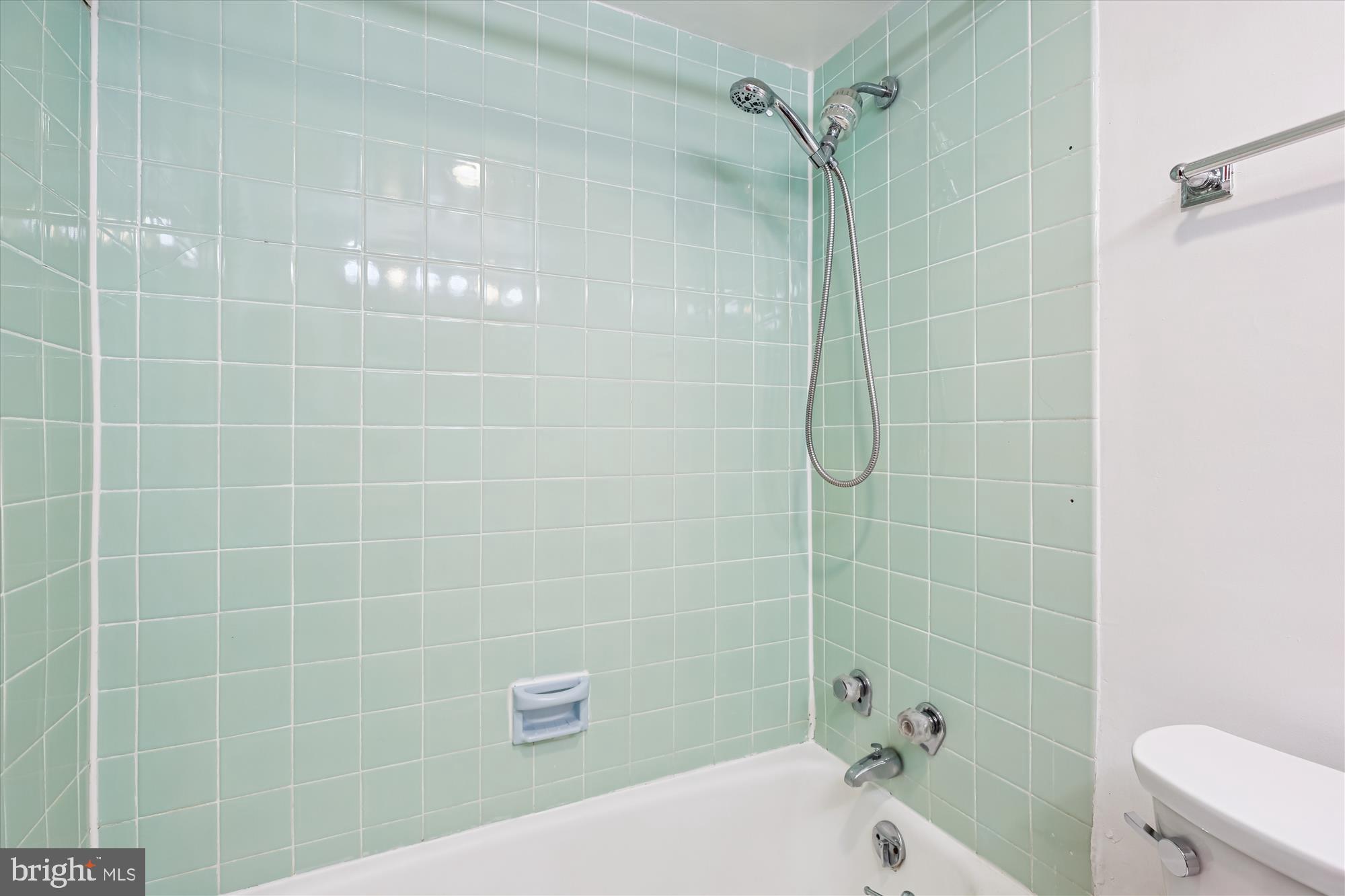 950 25th Street Northwest, Unit 709N Washington, DC 20037 - Photo 26 of 52 a bathroom with a bathtub and a toilet