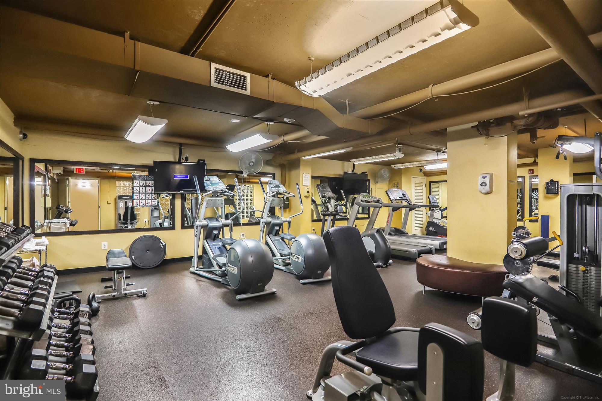 950 25th Street Northwest, Unit 709N Washington, DC 20037 - Photo 40 of 52 a room with gym equipment