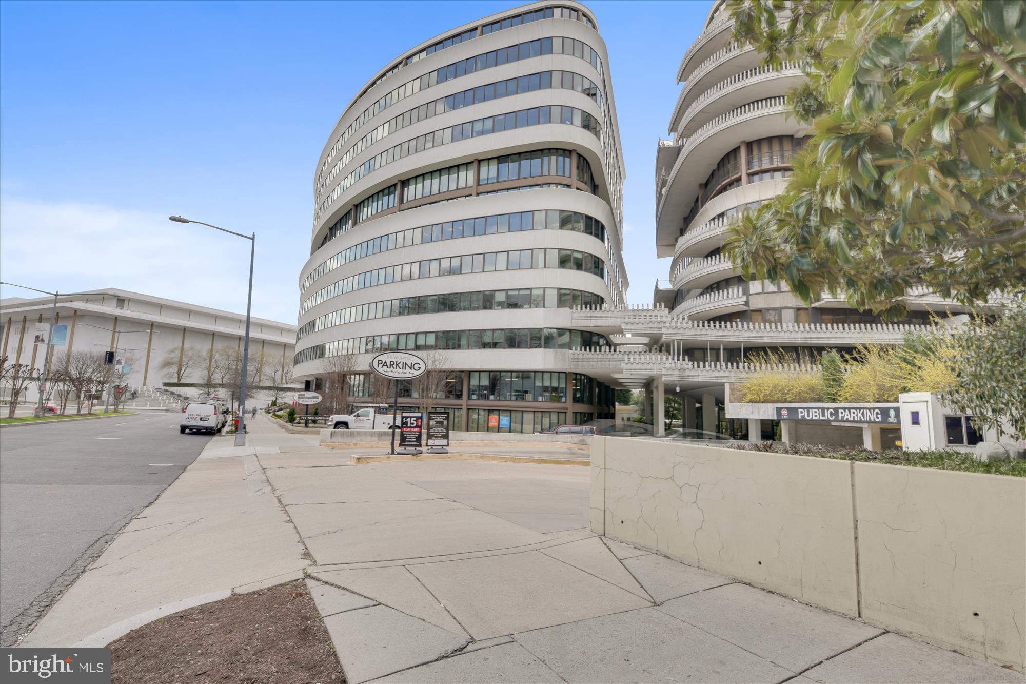 950 25th Street Northwest, Unit 709N Washington, DC 20037 - Photo 43 of 49 a building exterior with the view of buildings