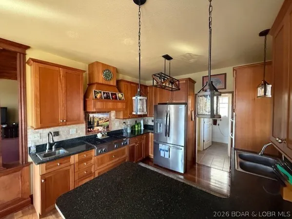 $925,000 | 212 Hook Lane, Camdenton, MO 65020