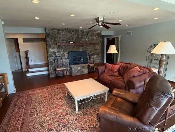 $925,000 | 212 Hook Lane, Camdenton, MO 65020
