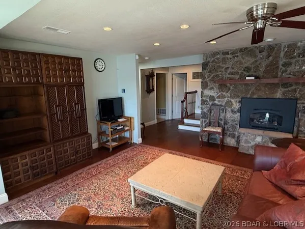 $925,000 | 212 Hook Lane, Camdenton, MO 65020