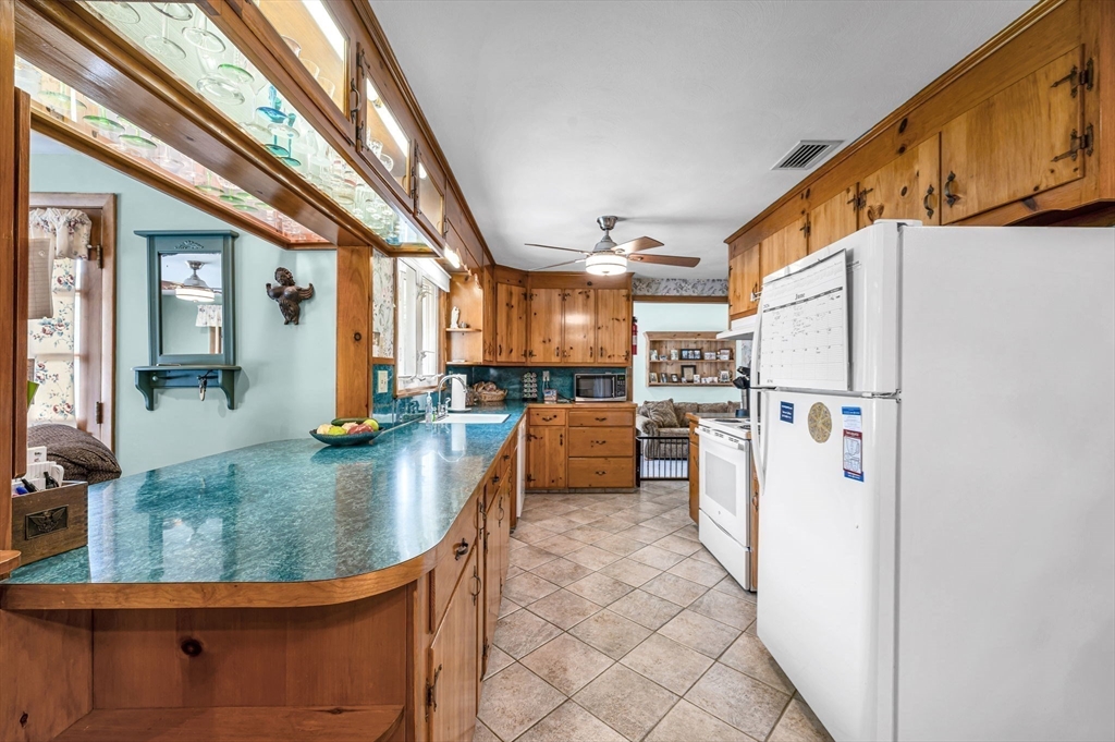 296 Pease Road East Longmeadow, MA 01028 - Photo 13 of 42